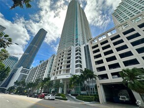 Building Photo - 950 Brickell Bay Dr