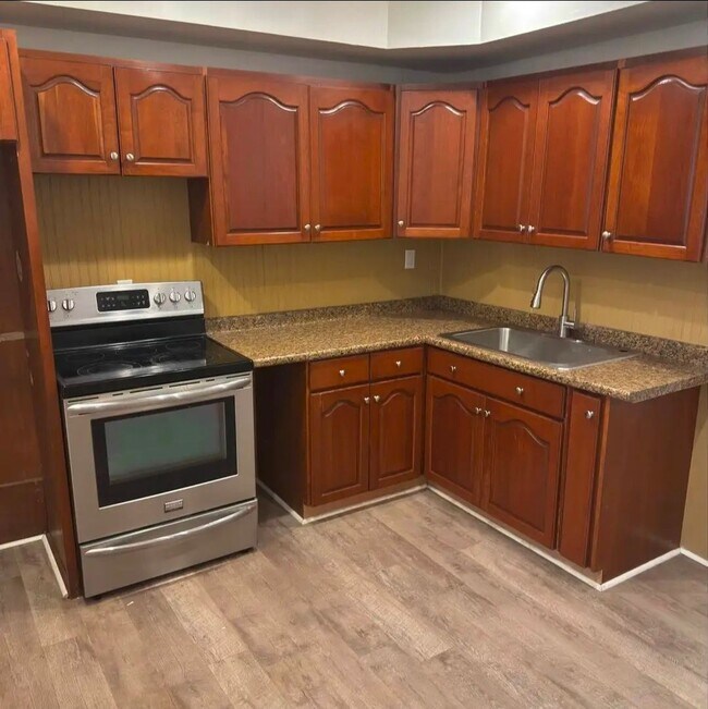 Building Photo - Charming Fully Renovated 2 Bedroom Home wi...