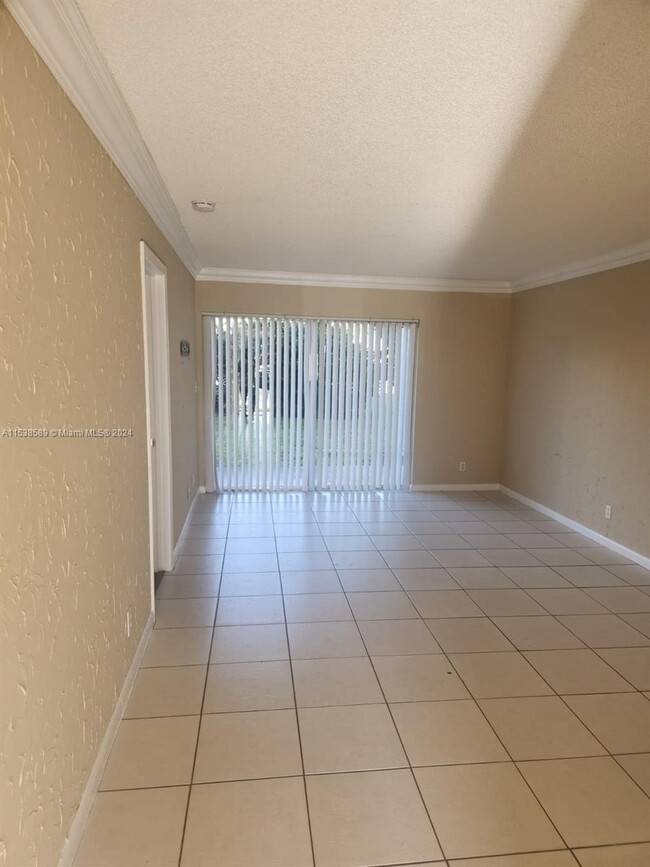 Foto del edificio - 8610 N Sherman Cir