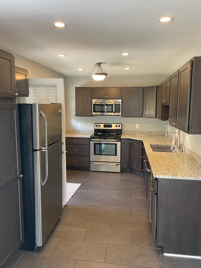 Updated kitchen - 5014 Cass St