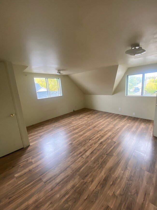 324 9th St, Evanston, WY 82930 Apartments in Evanston, WY