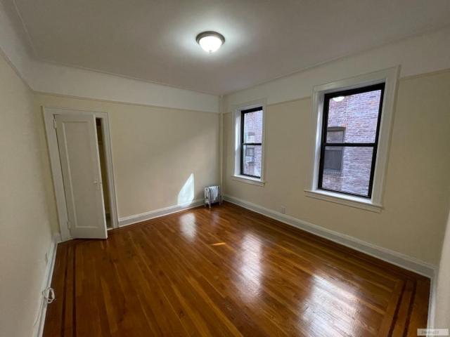 Foto del edificio - 0 bedroom in SUNNYSIDE NY 11104