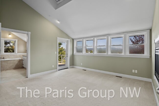 Foto del edificio - Picturesque Seattle Craftsman in a Private Bryn Mawr Enclave *Amazing Views *Central A/C *Tons of...