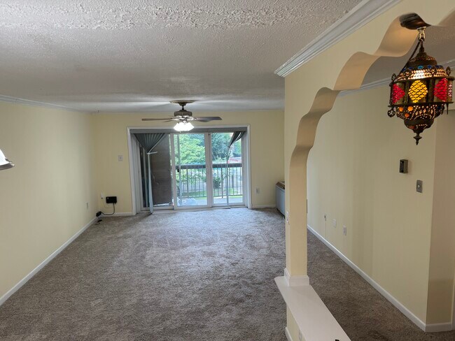 Foto del edificio - 7420 Lakeview Dr