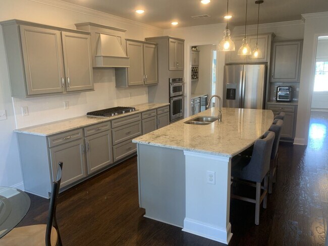 Foto del edificio - Like-New 5 Bedroom Rental Home in Mount Ju...
