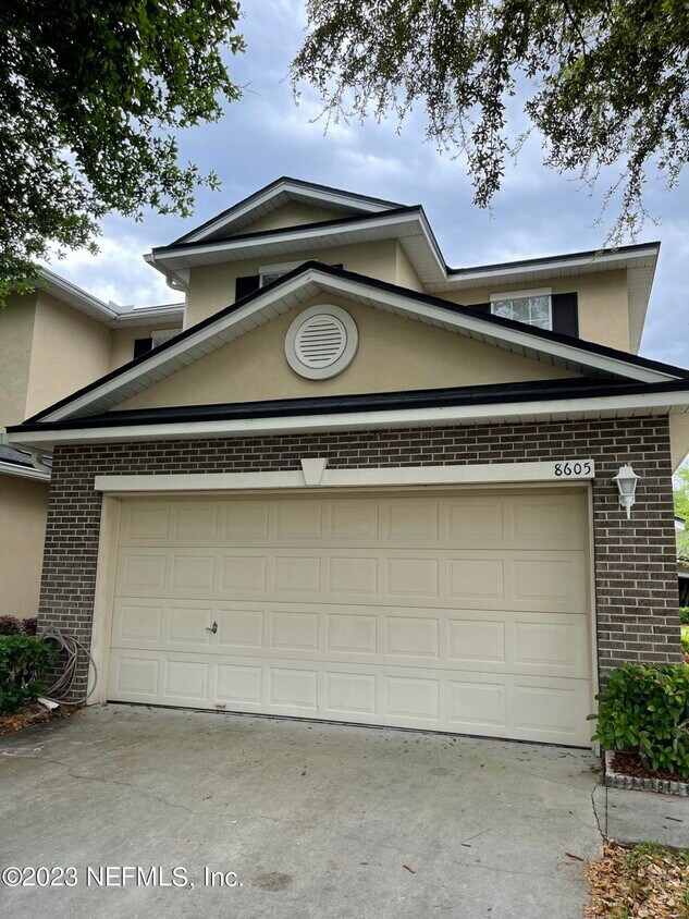 Foto principal - 8605 Tower Falls Dr