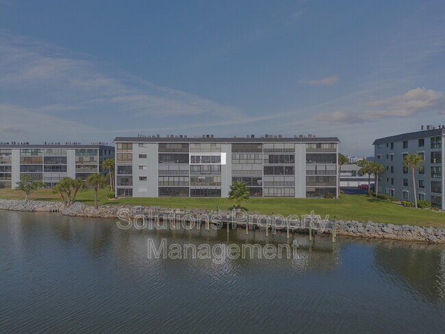 Foto del edificio - 3799 S Banana River Blvd