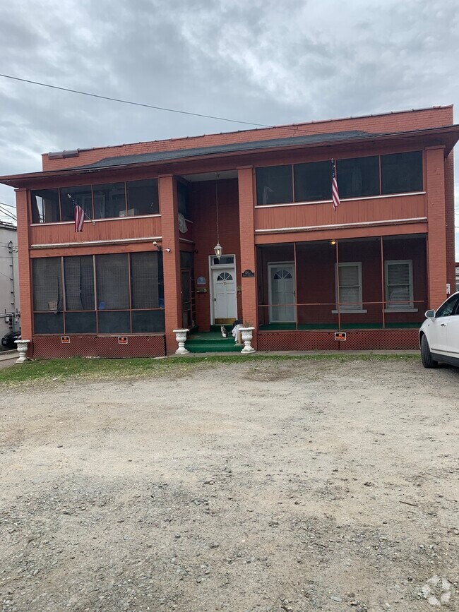 West Side Apartments for Rent with Hardwood Floors Charleston, WV 1 Rentals