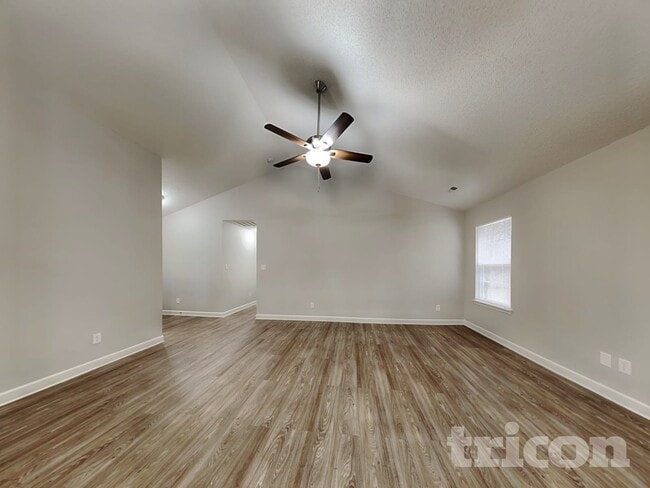 Building Photo - 428 Glencroft Dr