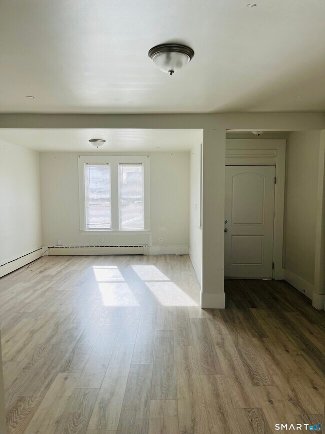 Building Photo - 399 Jane St