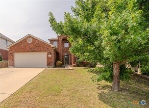 Building Photo - 206 Crowfoot Dr