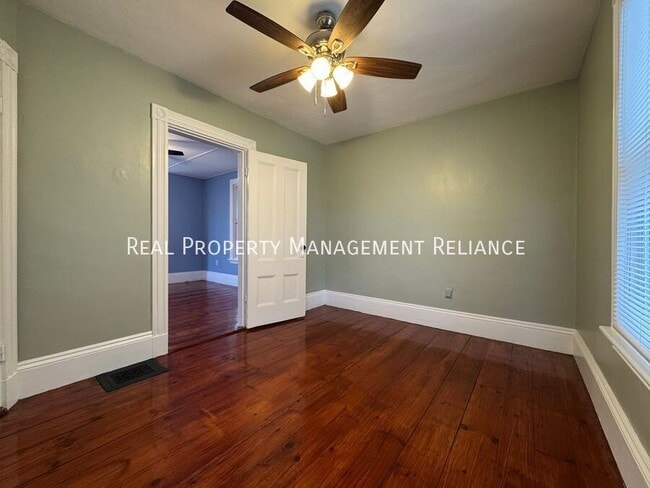 Building Photo - 98 Eustis St