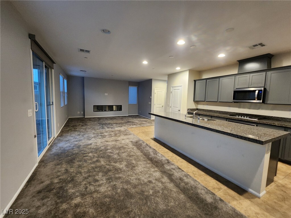 Building Photo - 10384 Bagg Ave