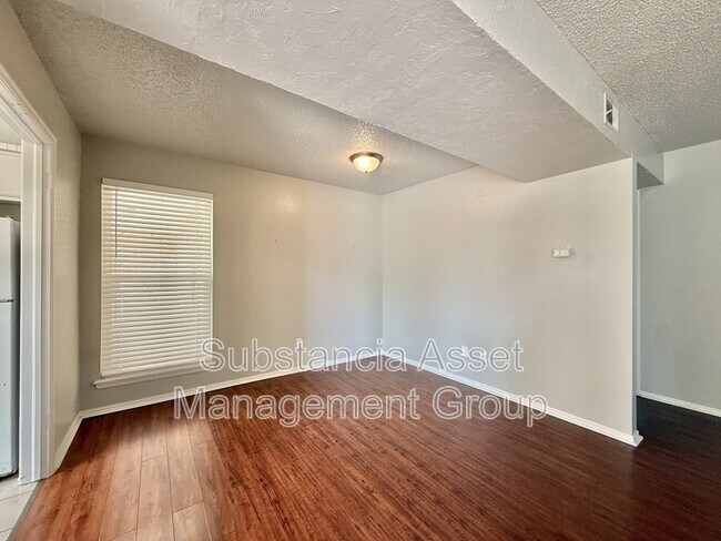 Foto del edificio - 900 NW 24th St