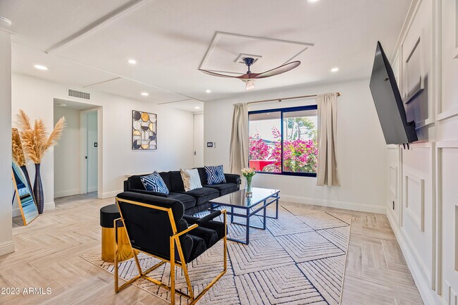 Foto del edificio - 8526 E Whitton Ave