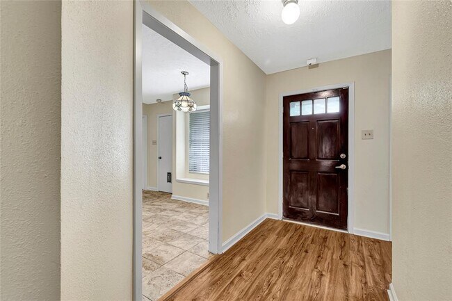 Foto del edificio - 415 Pine Mills Dr