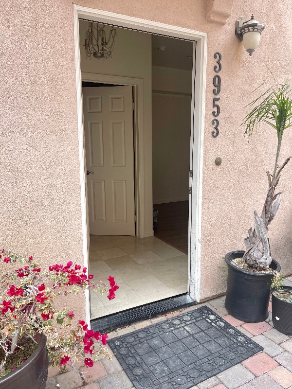 Building Photo - 3953 Riviera Dr