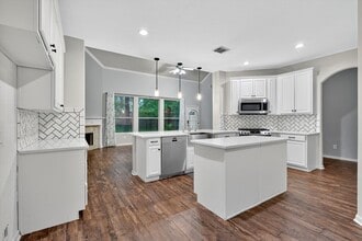 Building Photo - 26 Ebony Oaks Pl