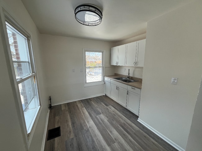 Building Photo - 721 Winston Dr