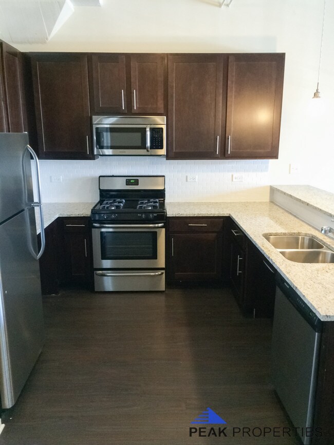 Foto del edificio - 5822 N. Western Ave.