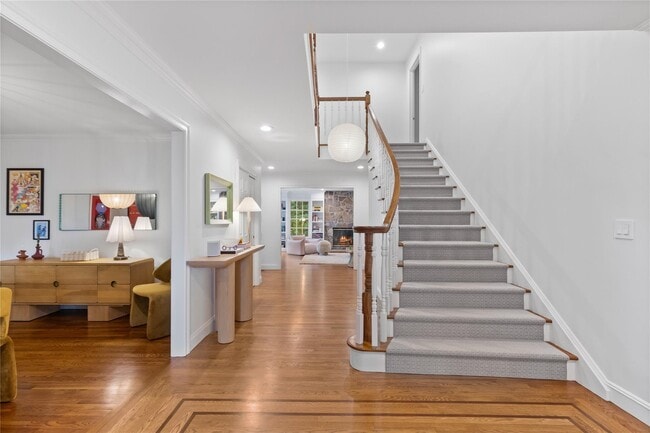 Building Photo - 6 Round House Ct