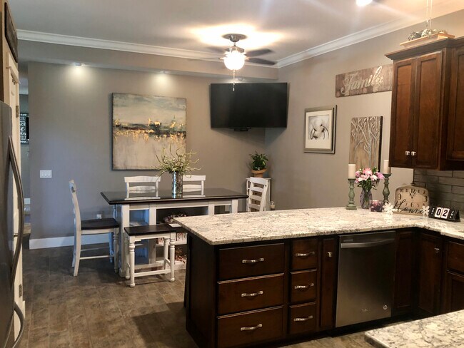 Building Photo - 5708 Sandpiper Dr