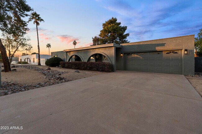 Foto del edificio - 6612 E Pershing Ave