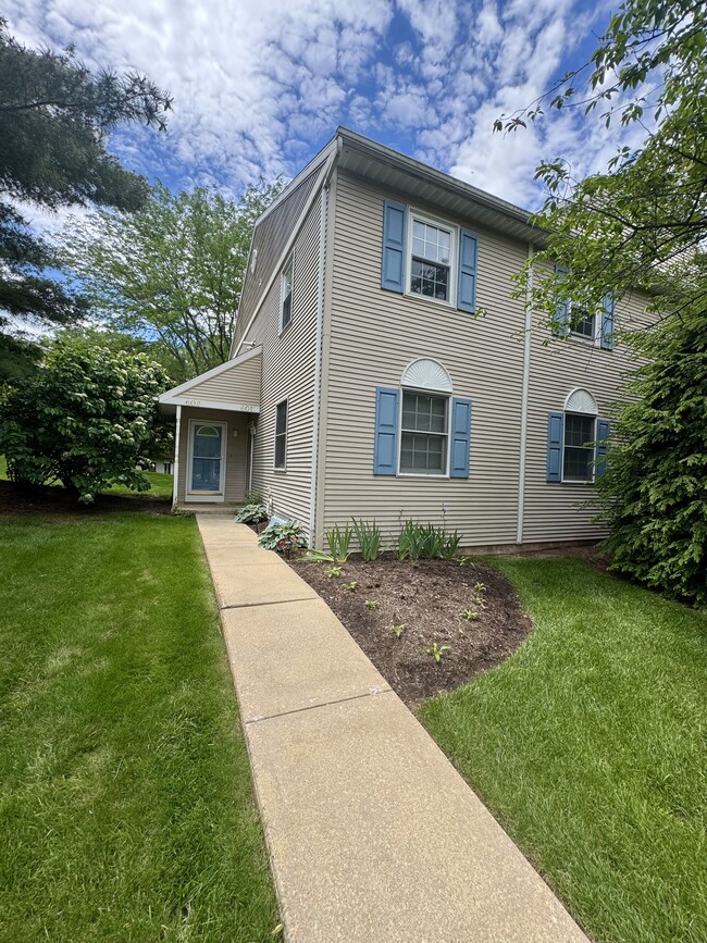 Building Photo - 602 Maplewood Ave