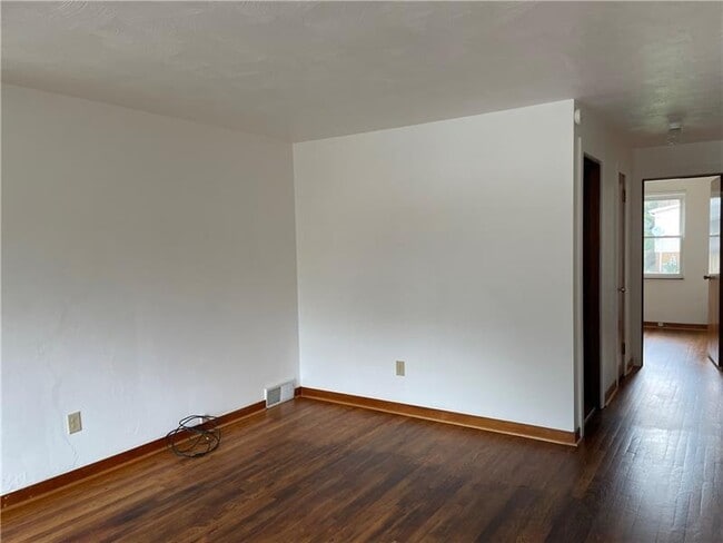 Building Photo - 1009 Vermont Ave