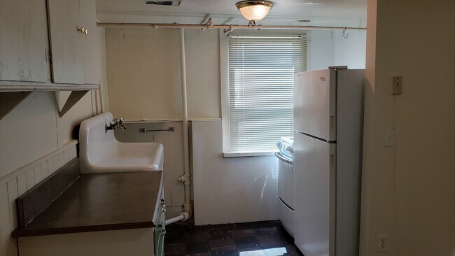 Kitchen - 440 NE Maple St