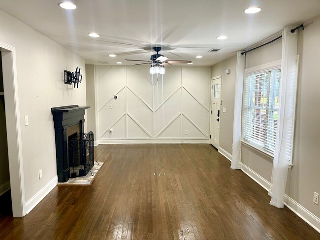 Foto del edificio - Welcome to this stunning 3-bedroom, 2-bath...