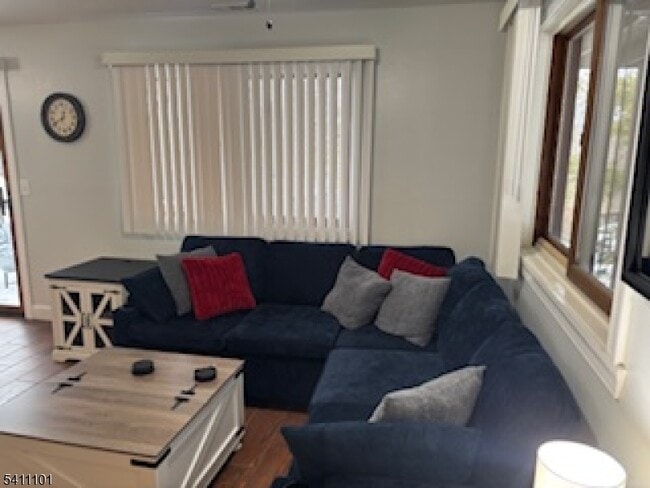 Building Photo - 12 Stonehill Dr