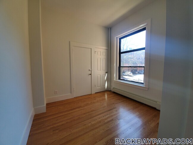 Building Photo - 499 Beacon St