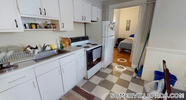 Building Photo - 8 A Forest St