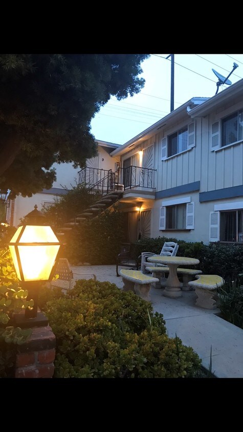 Foto principal - 4455 Kendall St