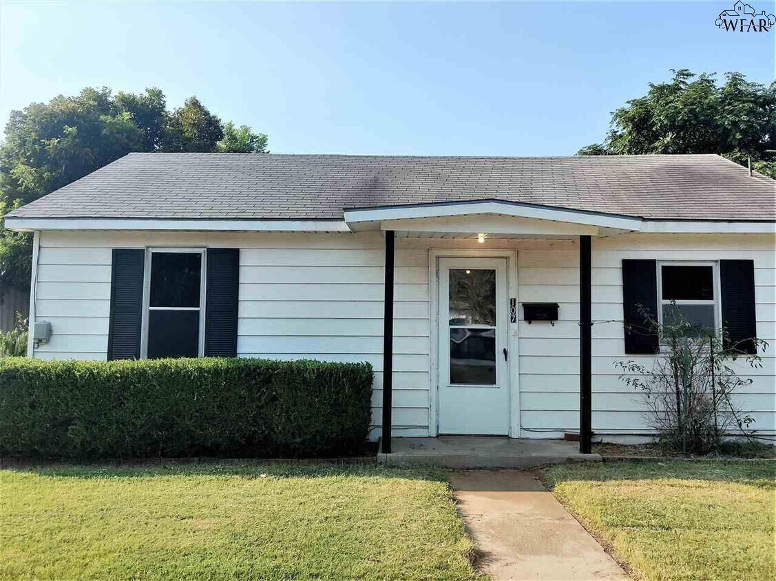 107 W Poe St, Iowa Park, TX 76367 House Rental in Iowa Park, TX