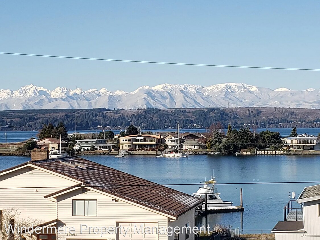 Foto principal - 2 br, 1 bath House - 38012 BAY STREET