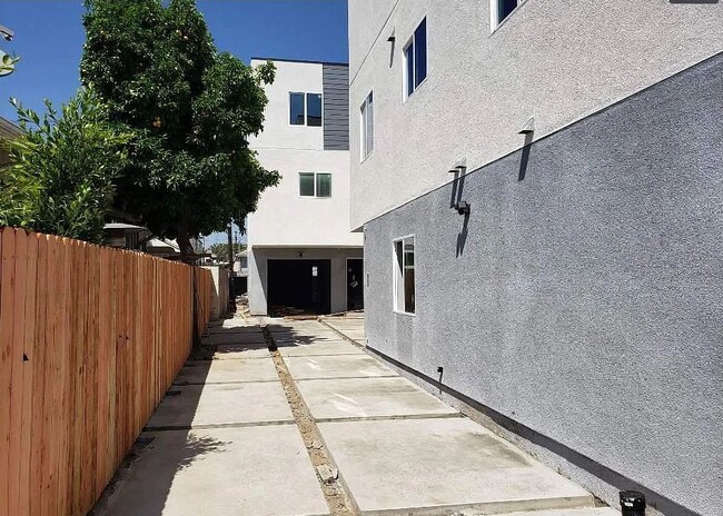 839 E 32nd St, Los Angeles, CA 90011 - Townhome Rentals in Los Angeles ...