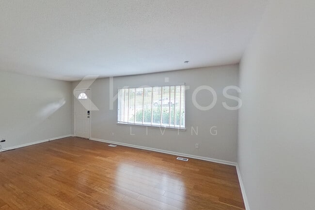 Foto del edificio - 5169 Beacon Dr