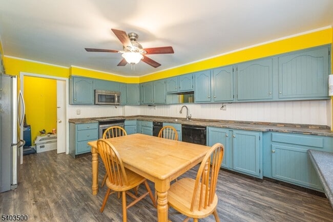 Foto del edificio - 382 Howard Blvd