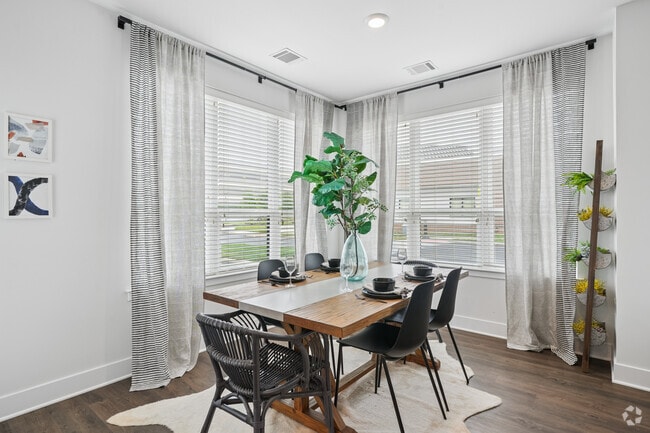 B5 2BR, 2BA - 1,048SF - Dining Area - Arlo