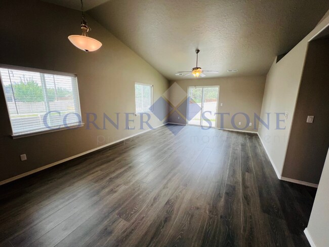 Building Photo - Great Home on Corner Lot!