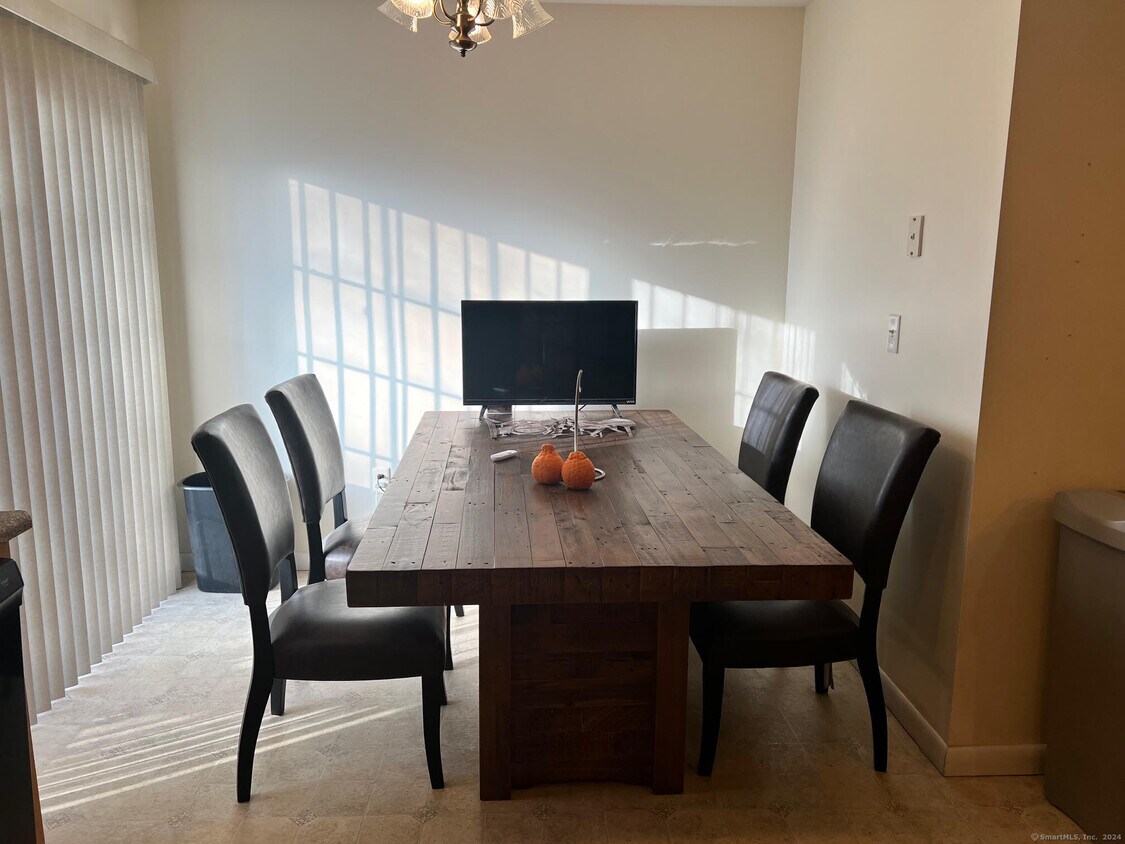 14 Old Fitch Hill Rd Unit B, Montville, CT 06382 Condo for Rent in