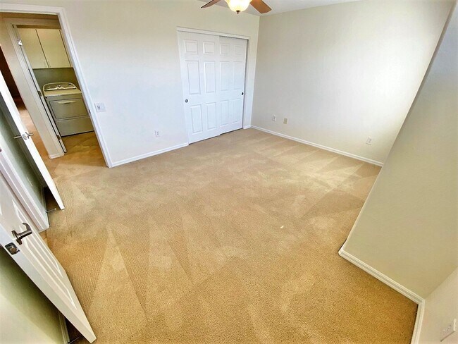 Building Photo - BEAUTIFUL 3 BEDROOM HOME WITH LOFT LOCATED...