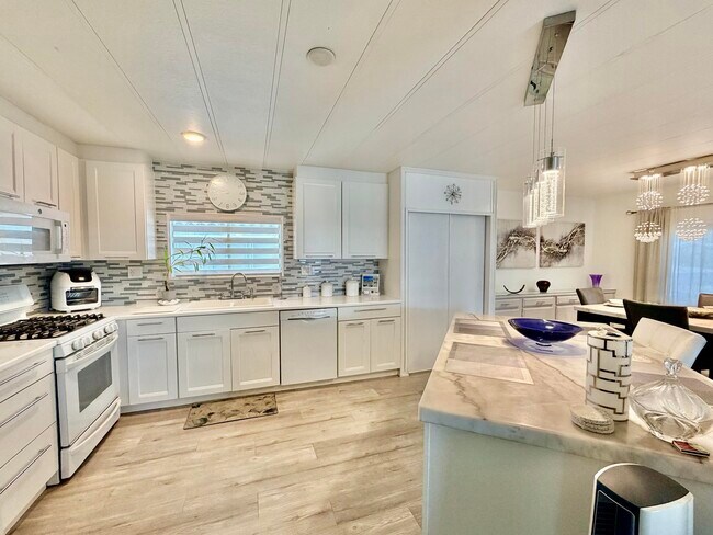 Building Photo - 38890 Desert Greens Dr W