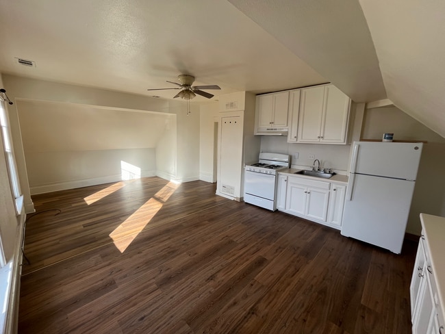 Building Photo - 807 Pine St