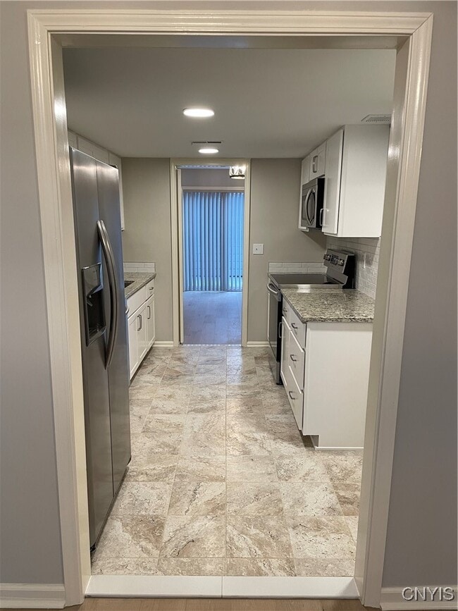 Building Photo - 497 Summerhaven Dr N