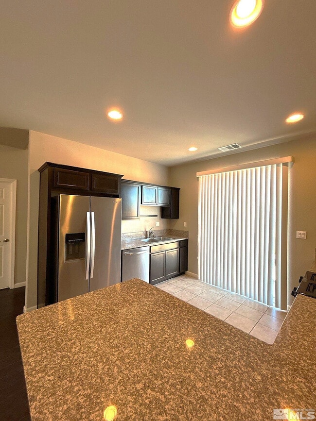 Foto del edificio - 3675 Coastal St