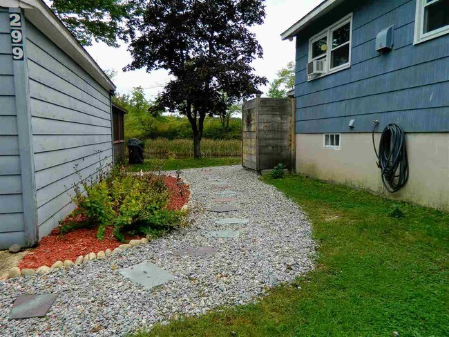 Building Photo - 299 Paradise Dr