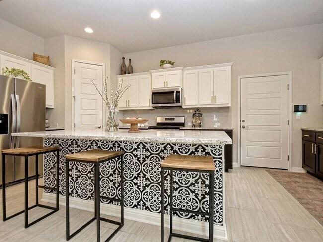 Building Photo - 1708 Arcilla St